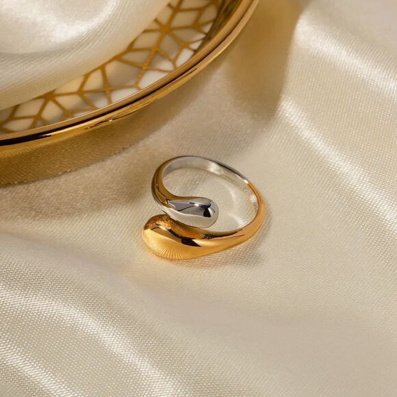 Samantha 18K Gold-Plated Adjustable Ring Retail $58.00 - Picture 4 of 9